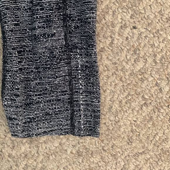 Lululemon black n white patterned Capri workout pant amazing sz 8 - Picture 3 of 5